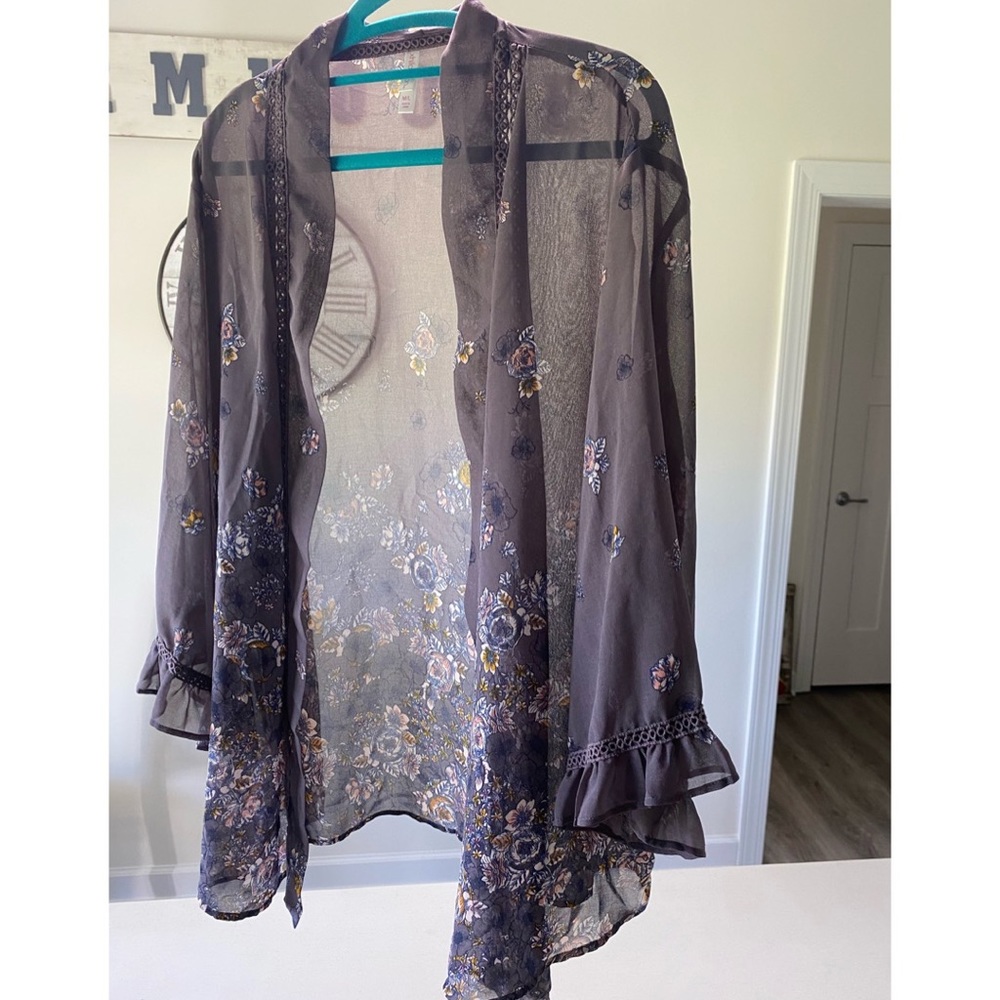 NWOT Xhilaration Floral Kimono